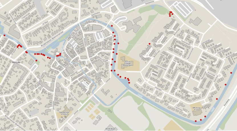 Kaartje van Borculo waarop met rode stippen is aangegeven waar de bomen staan die gesnoeid worden.